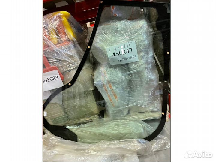 Стекло двери левое Bobcat