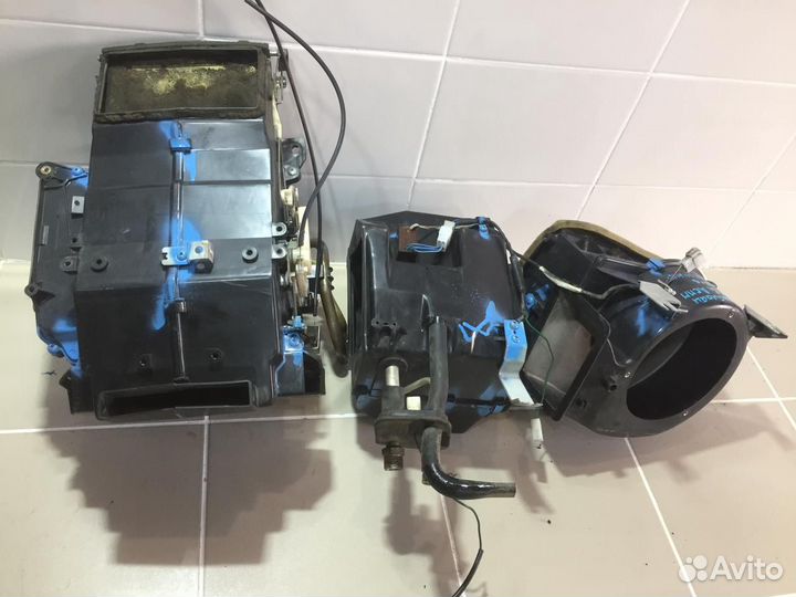 Корпус печки с радиаторами Nissan Skyline 1987 год