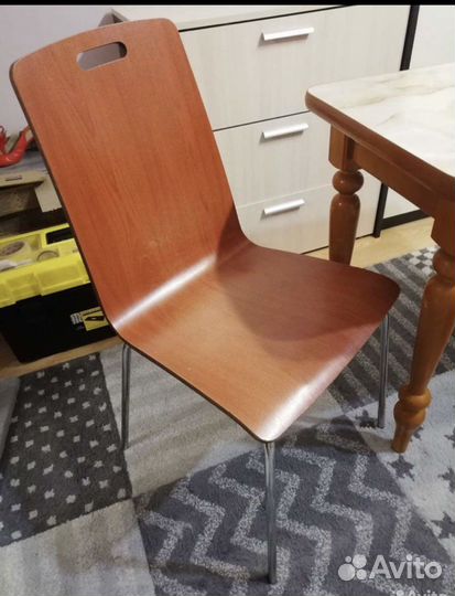 Стол и стулья