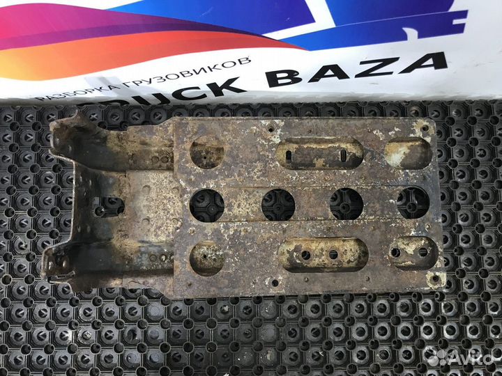 Кронштейн крыла переднего