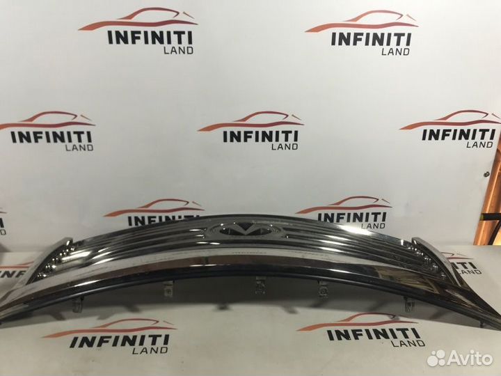 Решетка радиатора (под камеру) Infiniti Qx80/Qx56