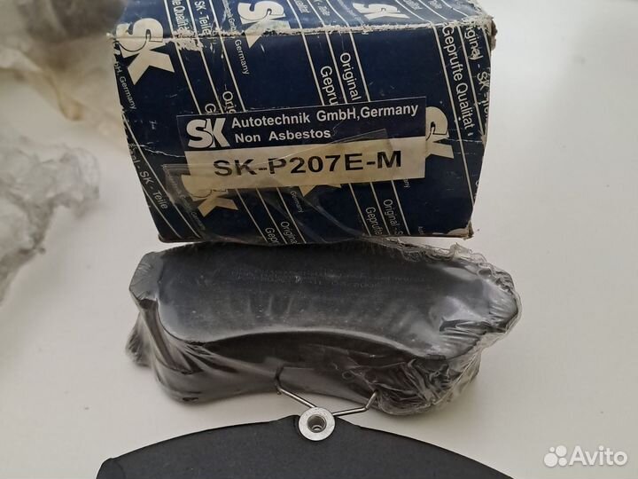 Колодки тормозные передние Nissan d1060bm40a