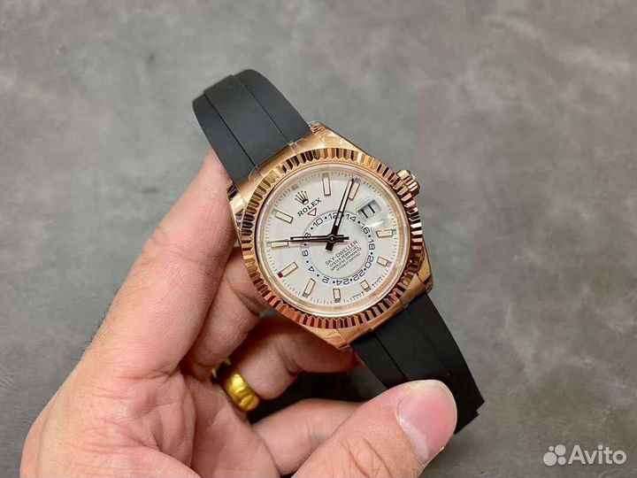 Часы Rolex Sky-Dweller Command