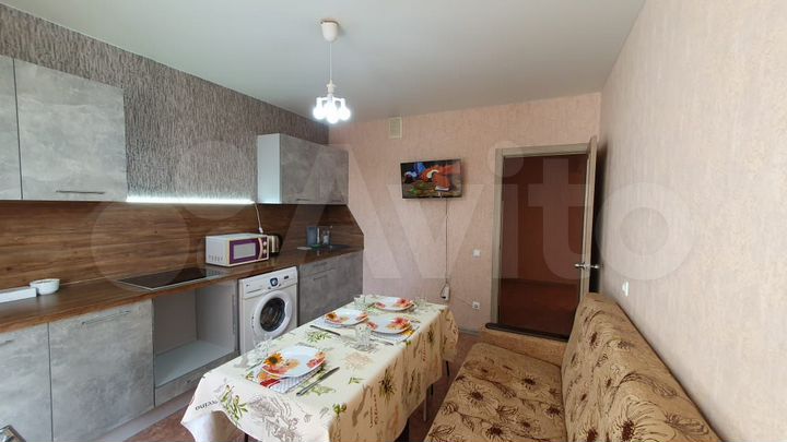 2-к. квартира, 65 м², 1/17 эт.