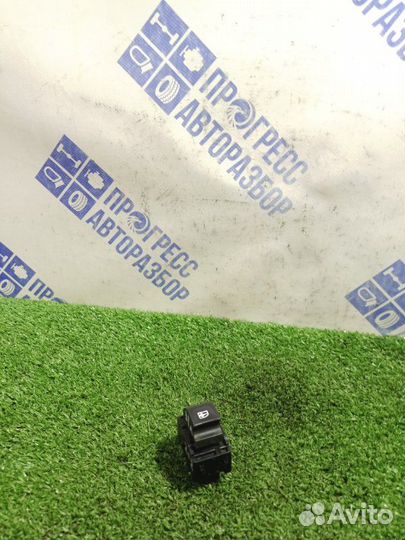 Кнопка стеклоподъемника задняя левая Renault