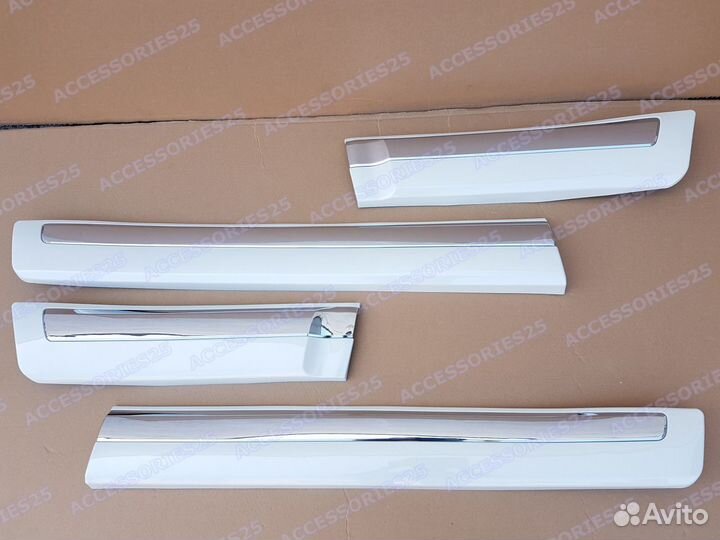Молдинги дверей для Toyota Land Cruiser 200. Белые