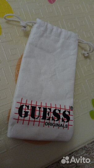 Оригинальный чехол от очков Guess
