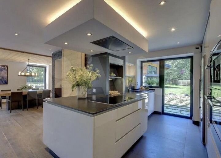 Дом 180 м² на участке 10 сот.