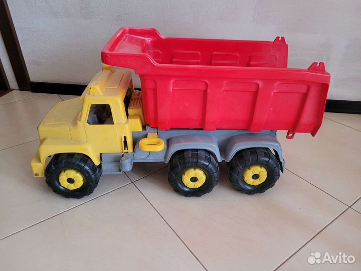 Игрушка грузовик