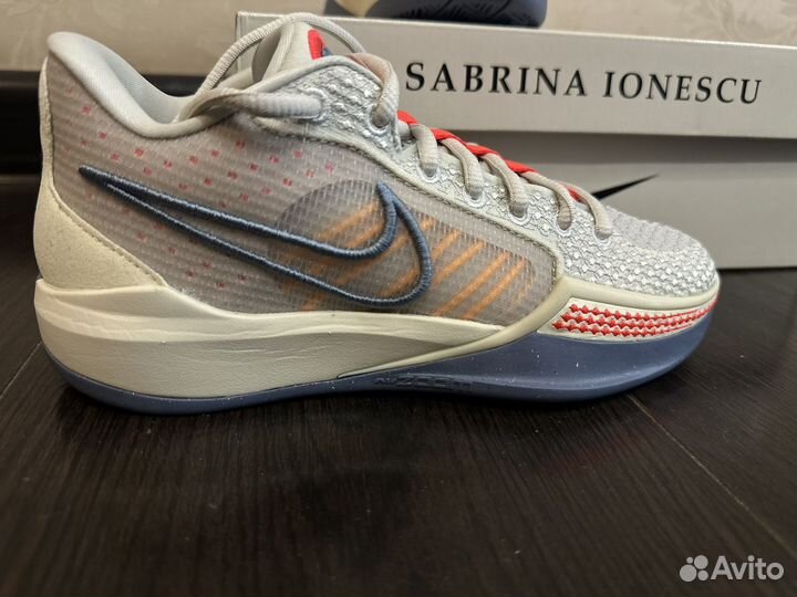 Кроссовки nike sabrina ionesku 1