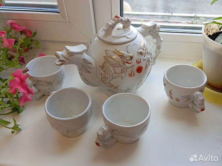 Чайник старинный Дракон и чашки