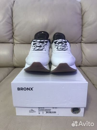 Женские кроссовки bronx