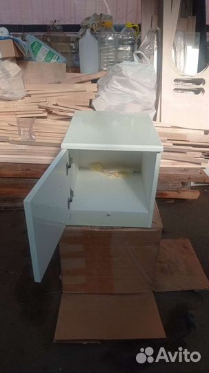 Тумба, окрашенная с галактическим эффектом