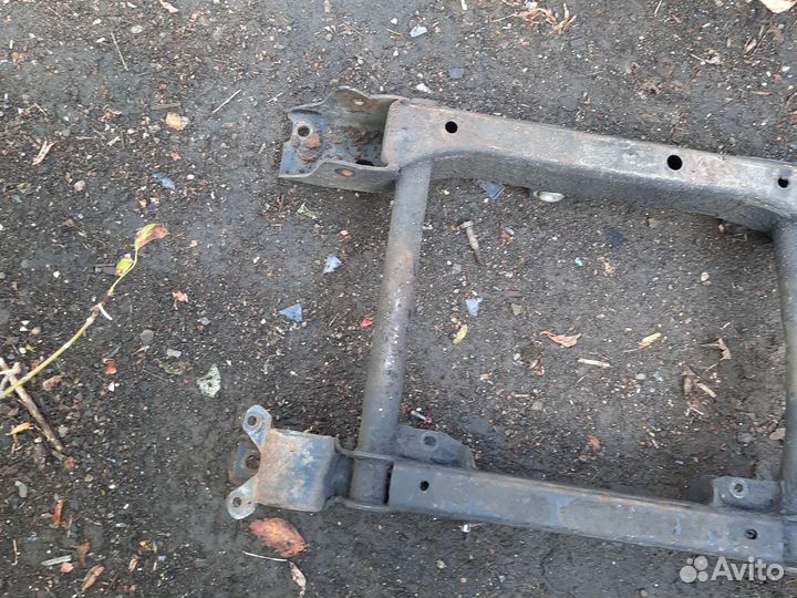 Подрамник Mercedes ML W163