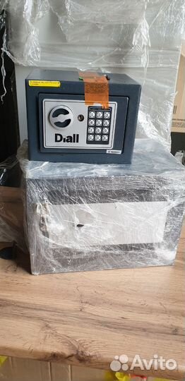 Сейф металлический, денежный ящик