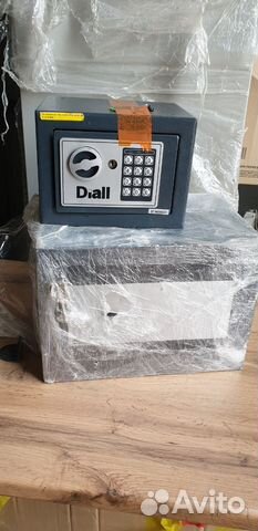 Сейф металлический, денежный ящик