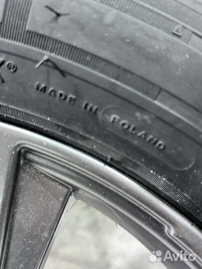 Michelin Agilis X-Ice North 215/60 R17