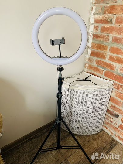 Кольцевая лампа со штативом бу