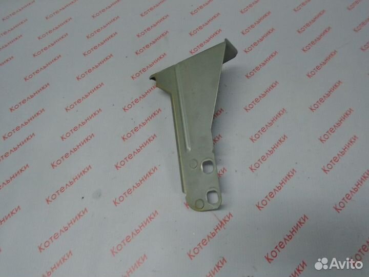 Nissan 62216-8H300 Кронштейн бампера правый