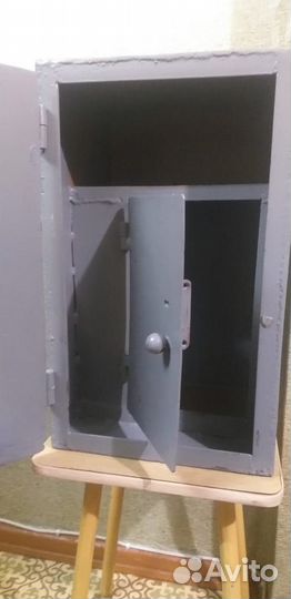Сейф металлический