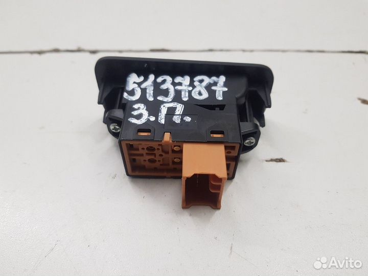 Кнопка стеклоподъемника задняя правая