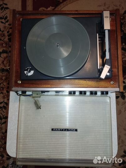 Электрофон Регонда Парти