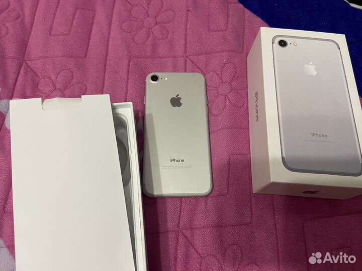 Телефон iPhone 7