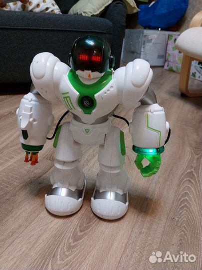 Робот на пульте управления