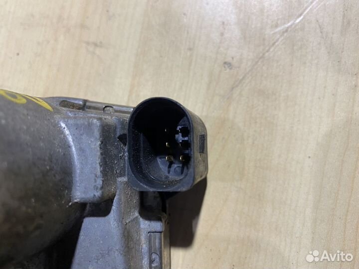 Дроссельная заслонка Audi A8 D2 4.2 AQF