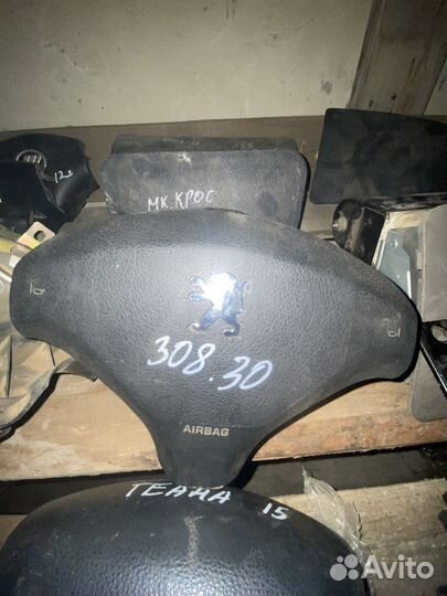 Подушка безопасности в руль Peugeot 308