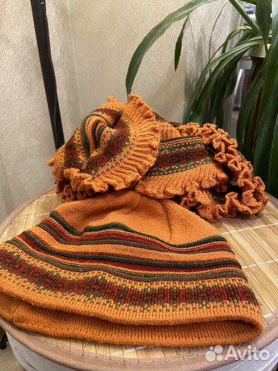 Шапка шерстяная и шарф комплект