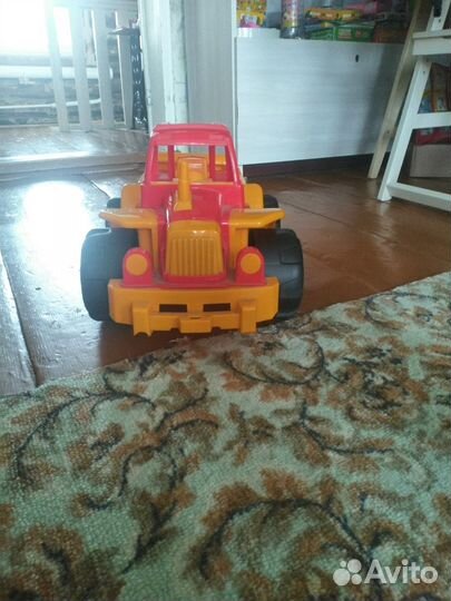 Трактор игрушечный детям