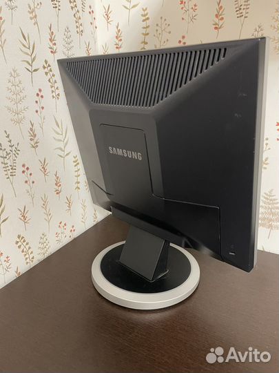 Монитор Samsung 19 дюймов