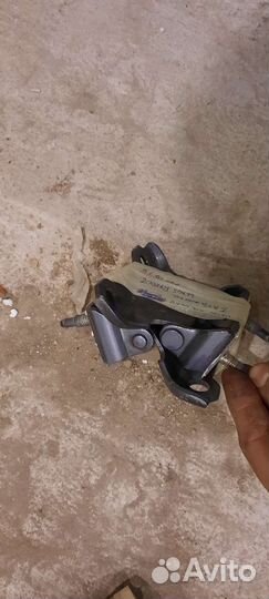 Петли багажника Lexus RX200t/2017