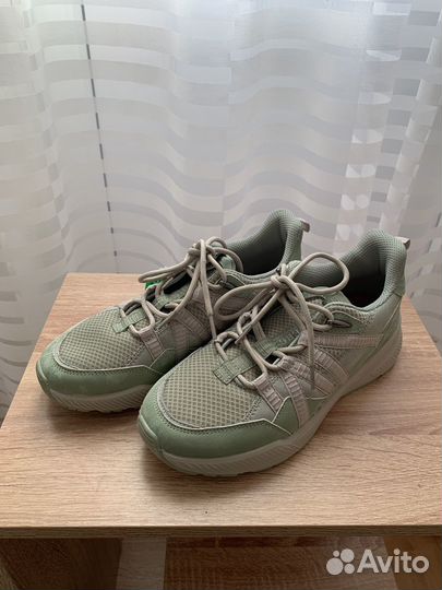 Кроссовки женские 38 размер новые