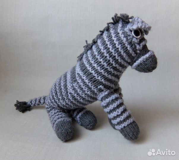 Вязаная игрушка ручной работы Лошадь