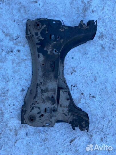 Передний подрамник Renault megane 2 1,6