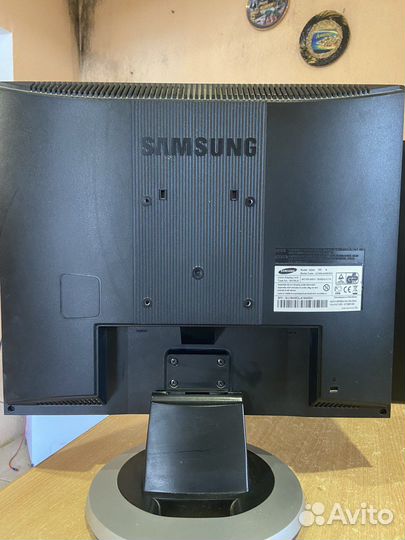 Монитор Samsung