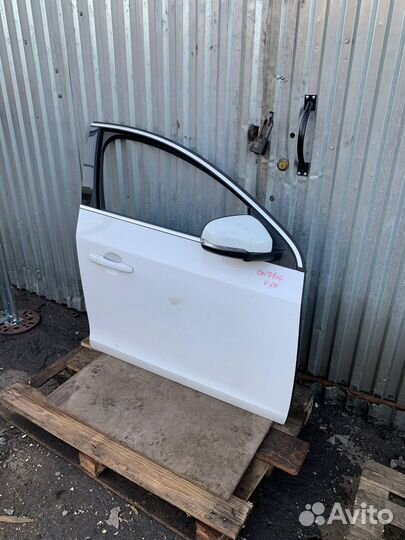 Дверь правая передняя Volvo S60 Вольво V60 белая