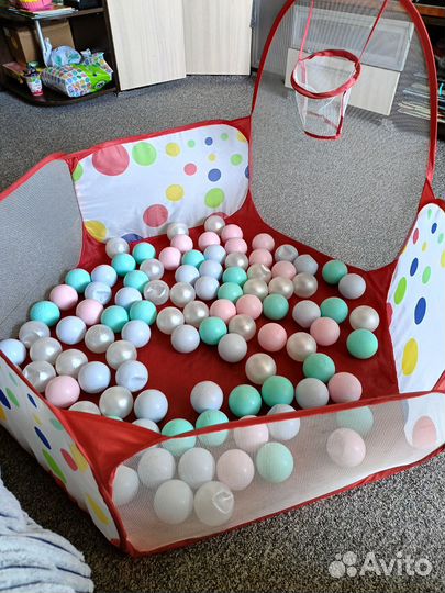Сухой бассейн с шариками