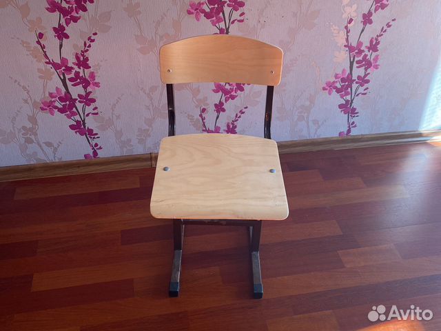Стул школьный деревянный