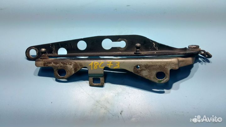 Петля капота передняя правая для Volvo S80