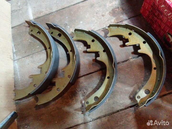 Задние тормозные колодки jeep cheeroke