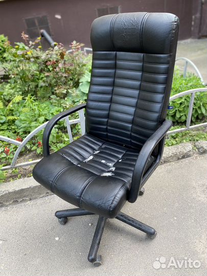 Офисное компьютерное кресло Атлант