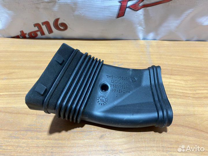 Патрубок воздушного фильтра Ford Focus 2