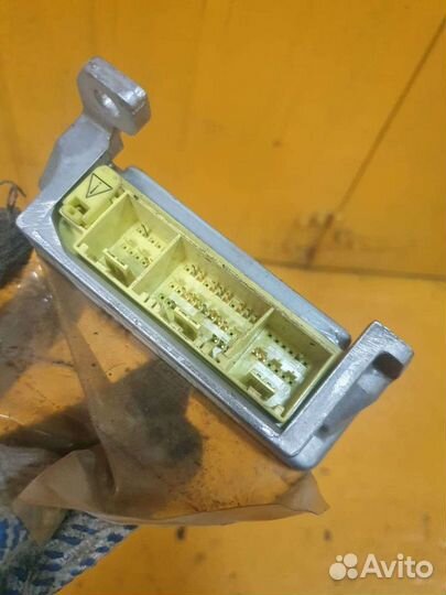 Блок управления аэрбегами airbag toyota corolla nz