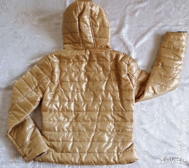 Куртка демисезон на золотистого цвета 42-44