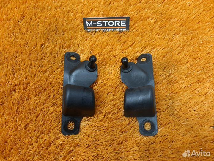 Отбойник крышки багажника Bmw X5 E70 N52B30A 2007