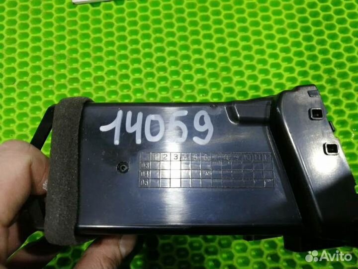 Дефлектор в торпедо правый Nissan Teana J31