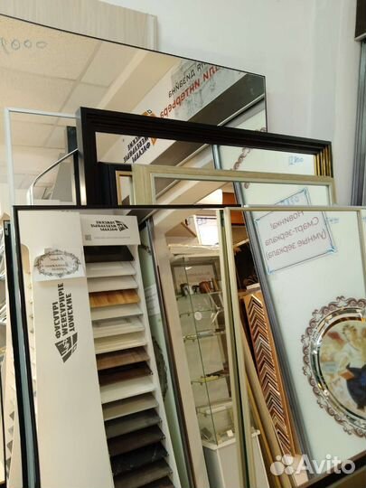 Зеркало во весь рост, на подставке и подсветкой